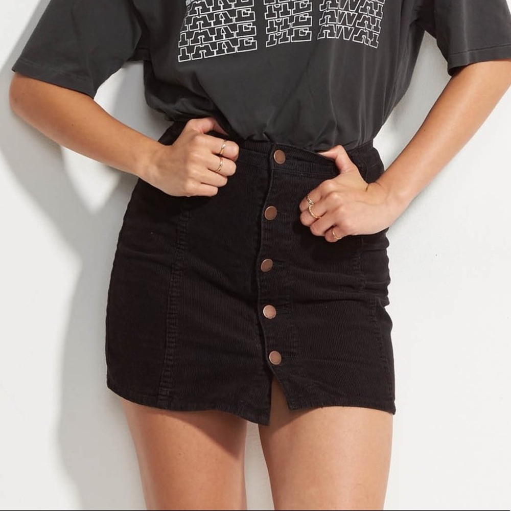 Billabong black mini skirt